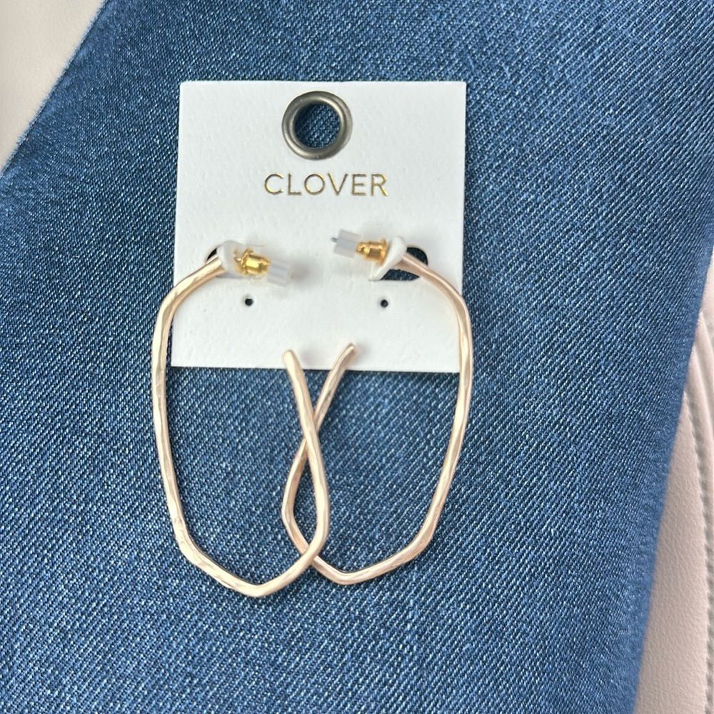 NWT Clover Matte Gold Colby Earrings